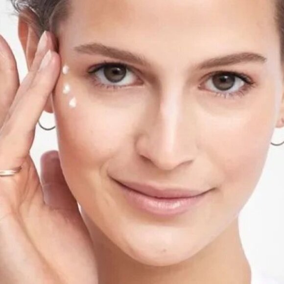 Olay Regenerist Retinol 24 Night Eye Cream X 2 -- 0.5 fl oz / 15 ml NEW - Picture 5 of 8